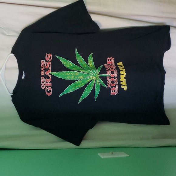 Vintage Other - Vintage y2k God made grass man made booze who do you trust Jamaica t shirt